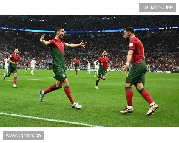 C罗 vs 大罗:前锋终结效率与战术角色差异 C罗 vs 大罗:前锋终结效率与战术角色差异