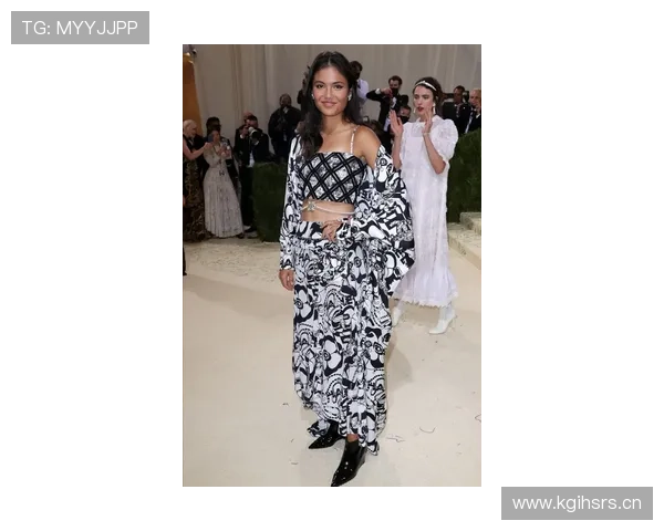 威少衣柜里塞满紧身衣，训练完直接换装走红毯？