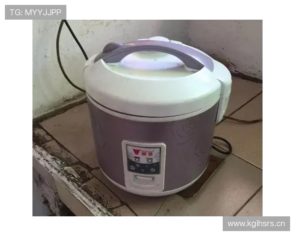 刚刷到马龙家短片，厨房像科研所，鞋比我全年工资还多